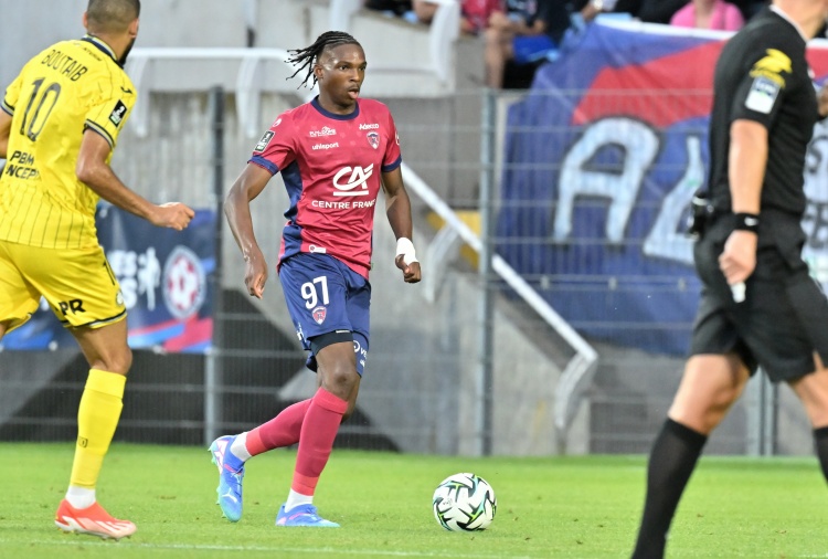 开云体育-罗马诺：切尔西寻求冬窗引进中卫新援，有意雷恩小将雅奎特