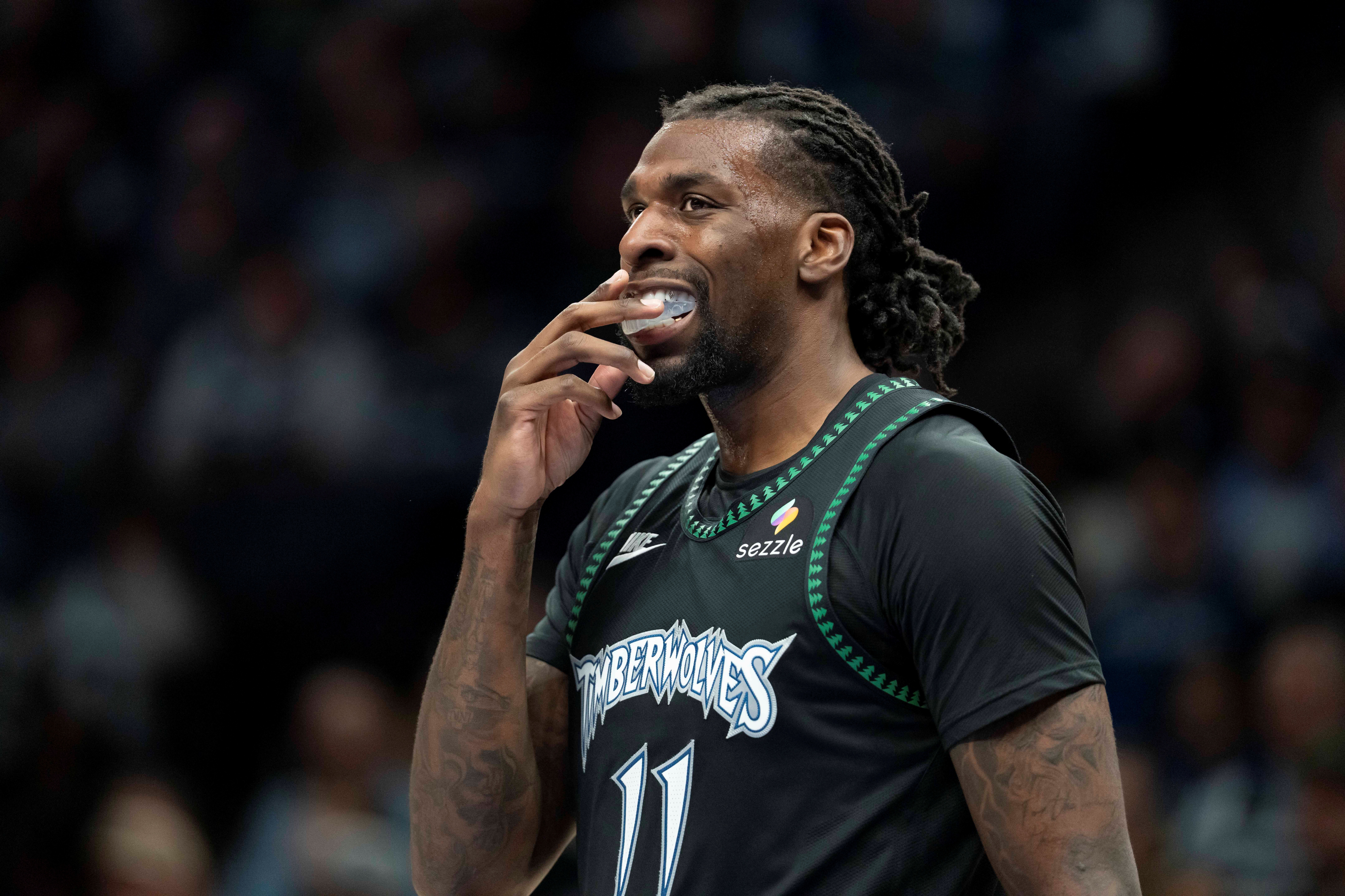 开云下载-双塔尽力了！戈贝尔拿到10分11板2帽 里德砍下20分6板5助2断3帽