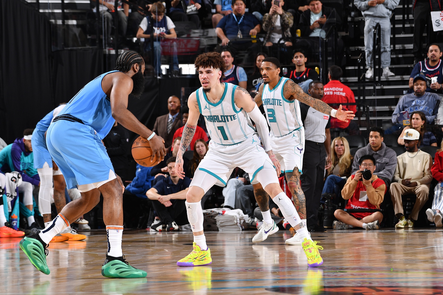 快船VS黄蜂首发出炉：哈登、伦纳德、科林斯、祖巴茨、邓恩