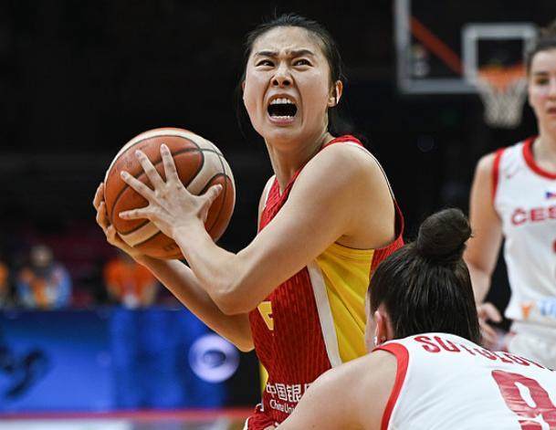 开云下载-王思雨关键9分杀死比赛！中国女篮力擒捷克